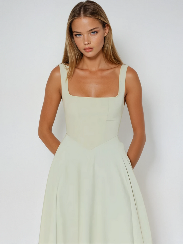 Schwarzes Midi-Kleid für Damen, klassische Abendmode mit zeitloser Eleganz.