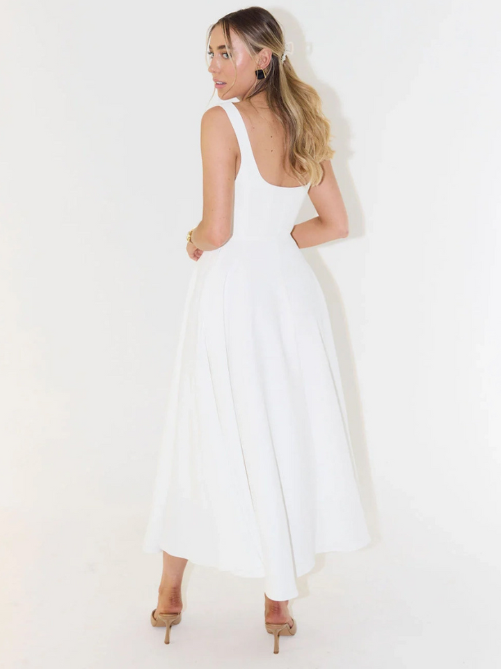 Grünes Damenkleid, Midi-Länge, klassisch elegant, vielseitig als Sommer- oder Festkleid.