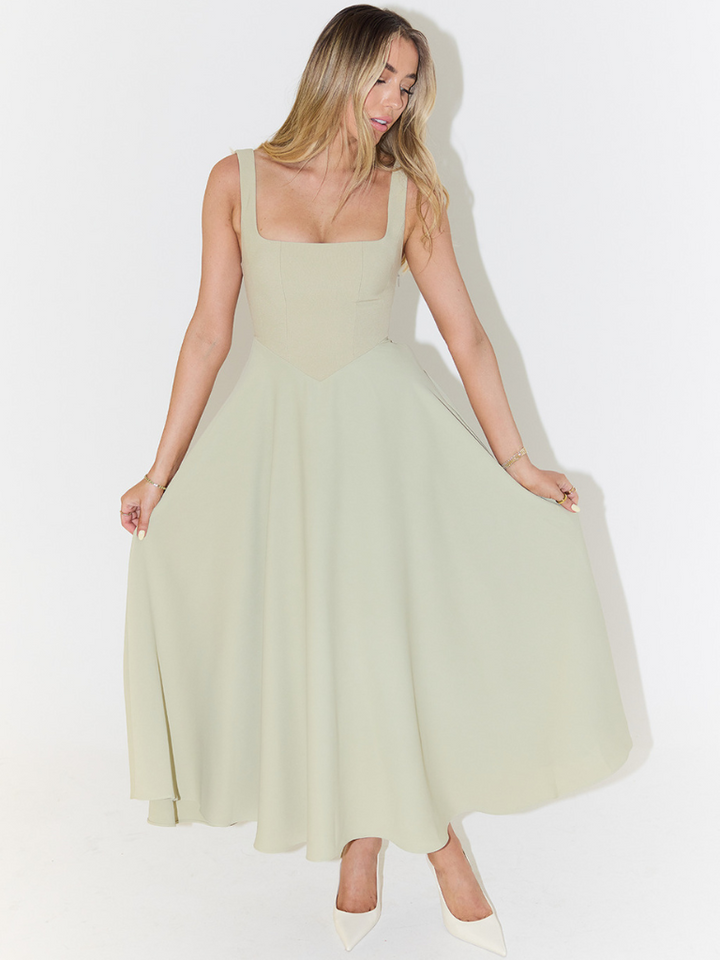 Elegantes weißes Damen Midi-Kleid, perfekt als Sommerkleid oder festliche Garderobe.