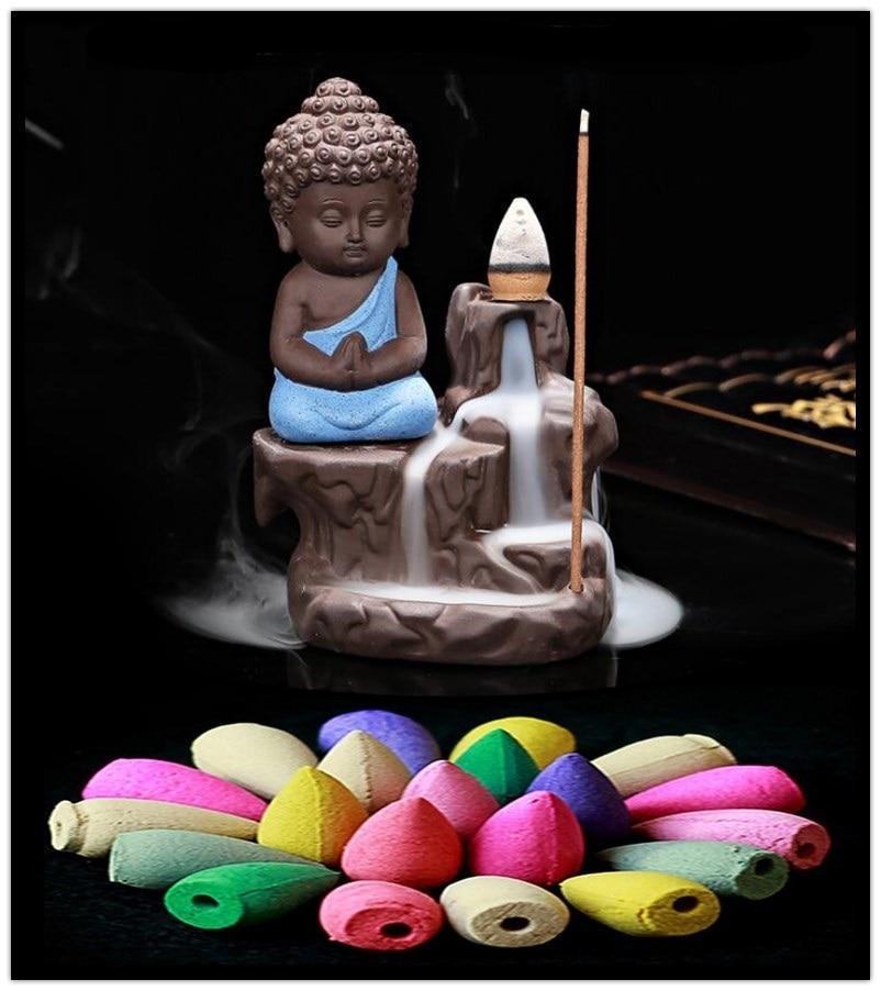 Detailansicht: Buddha Rückfluss Räuchergefäß mit Rauchkegel, erzeugt beruhigenden Wasserfall-Effekt.