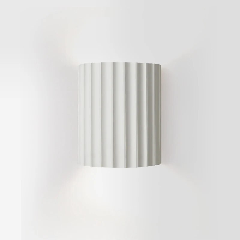 Dekorativer LED Wandsconce aus Kunstharz für Schlafzimmer, Wohnzimmer & Flur. Moderne Innenbeleuchtung.