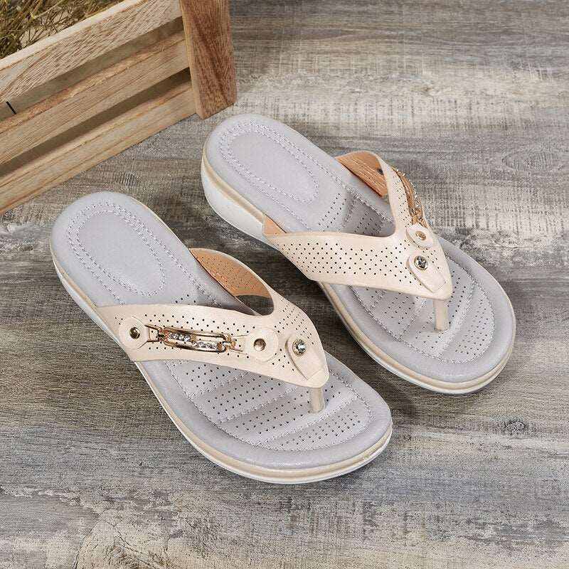 Sommerliche Damen Komfortsandalen, leicht zu tragen, mit entlastendem Fußbett für Ferse & Fußgewölbe.