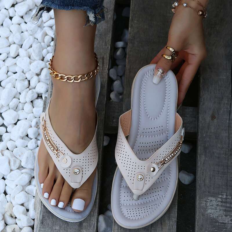 Komfortschuhe für Damen: Sandalen mit spezieller Fußgewölbe- & Fersenentlastung für lange Tage.