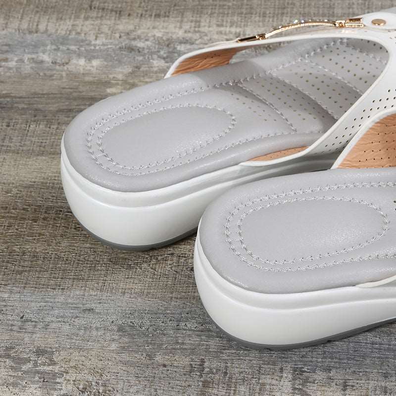 Damen Sandalen für empfindliche Füße: Fersenentlastung & Fußgewölbestütze für Gehkomfort.