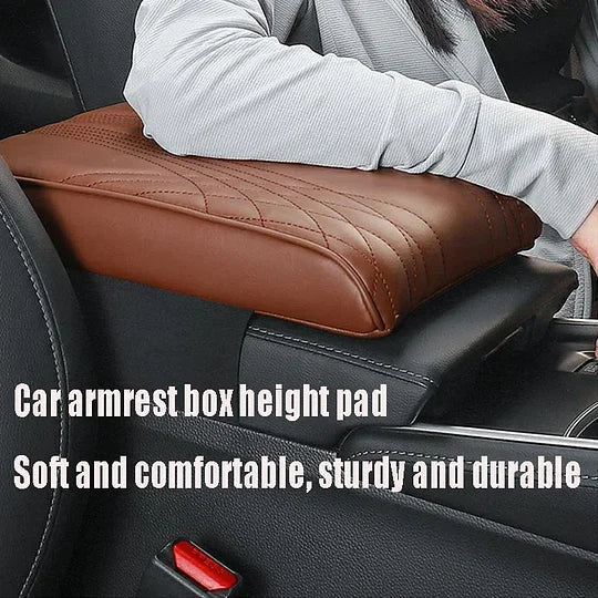 Hochwertiges Schutzpolster für die Auto-Mittelarmlehne, aus pflegeleichtem Leder gefertigt, ideal gegen Schmutz und Kratzer.