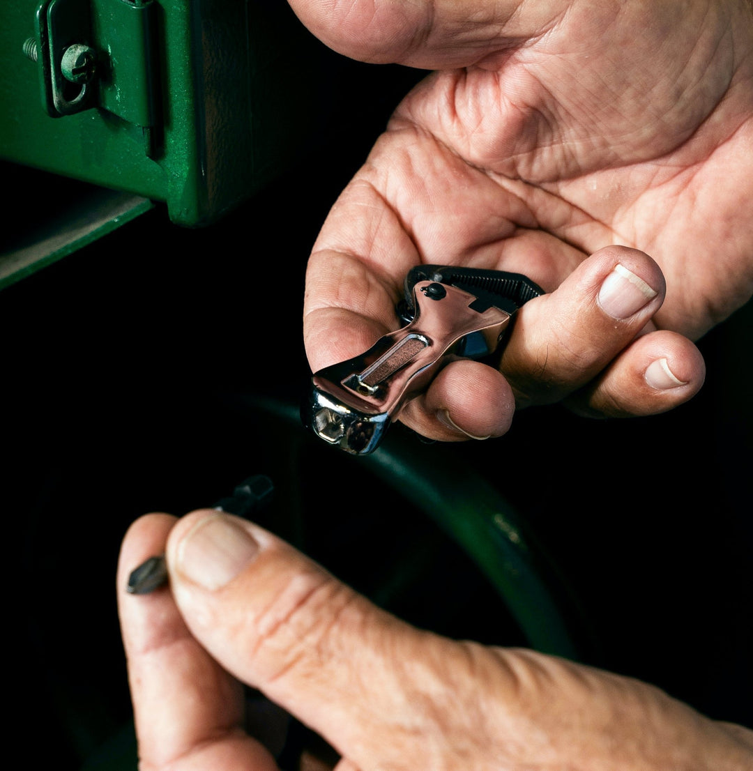 Vielseitiges Handwerkzeug: 1/4 Zoll Ratsche mit Bithalter, 11 cm, ideal für Montage, Reparaturen und Profi-Anwendungen.