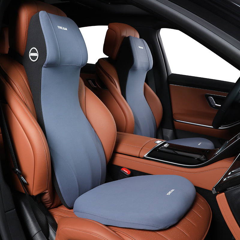 Memory Schaum Autositzkissen-Set elegant im Auto installiert, für überragenden Fahrkomfort.