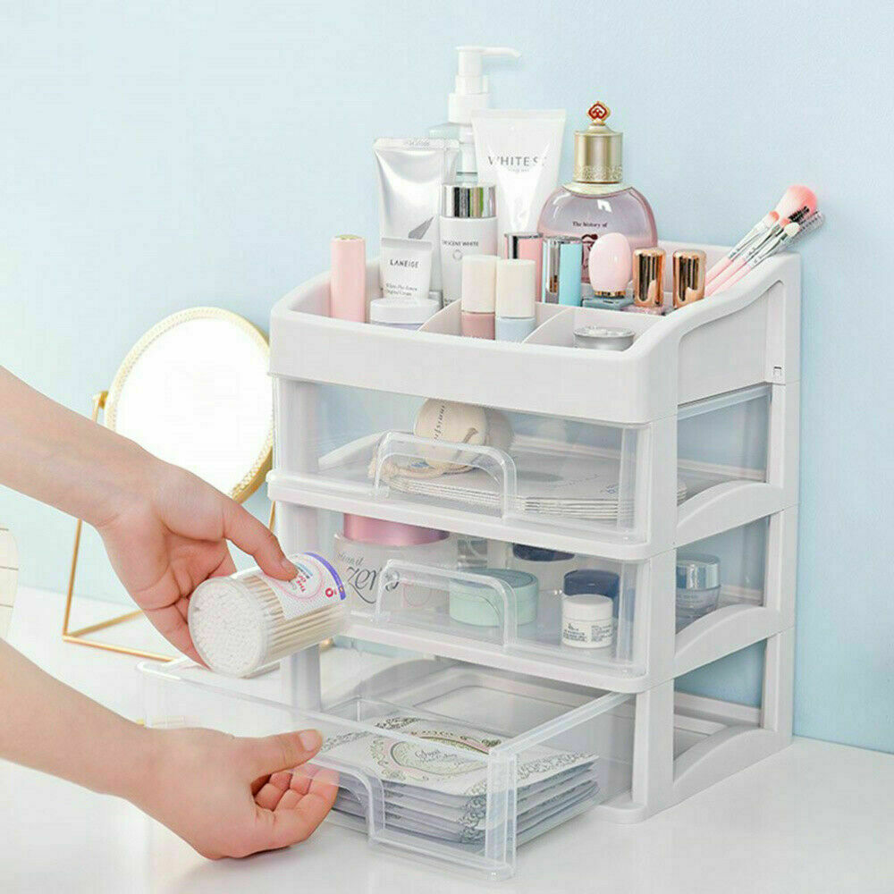 Klarer Kosmetik Organizer für Beauty Produkte. Bringt Ordnung in Ihre Make-up Sammlung auf dem Schminktisch.