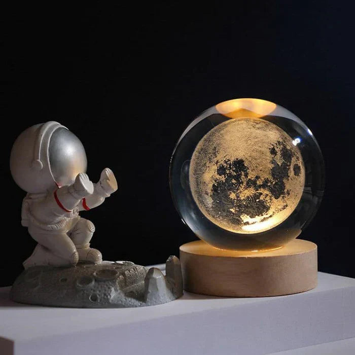 Kosmische 3D-Lichtkugel mit galaktischem Universum-Muster, perfekt als Stimmungslicht.