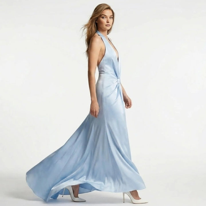Elegantes rückenfreies Maxikleid für Damen, schimmernd mit Knotendetail, perfekt für festliche Events.