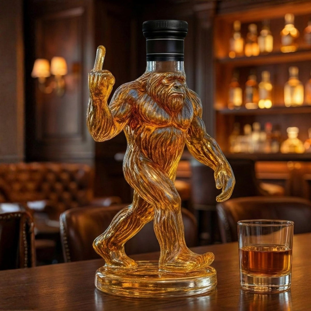 Einzigartige Bigfoot Whiskey-Dekantierflasche aus Glas für Bourbon & Spirituosen. Edles Barzubehör für Genießer.