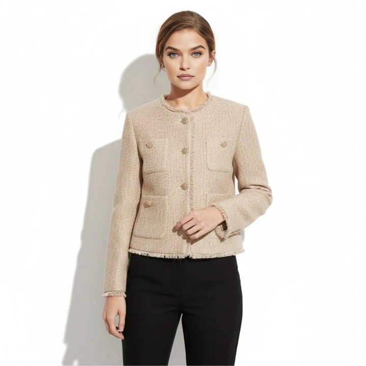 Klassische weiße Damenjacke Jelani, perfekt für einen frischen Pariser Chic. Ideal für Business & Freizeit.