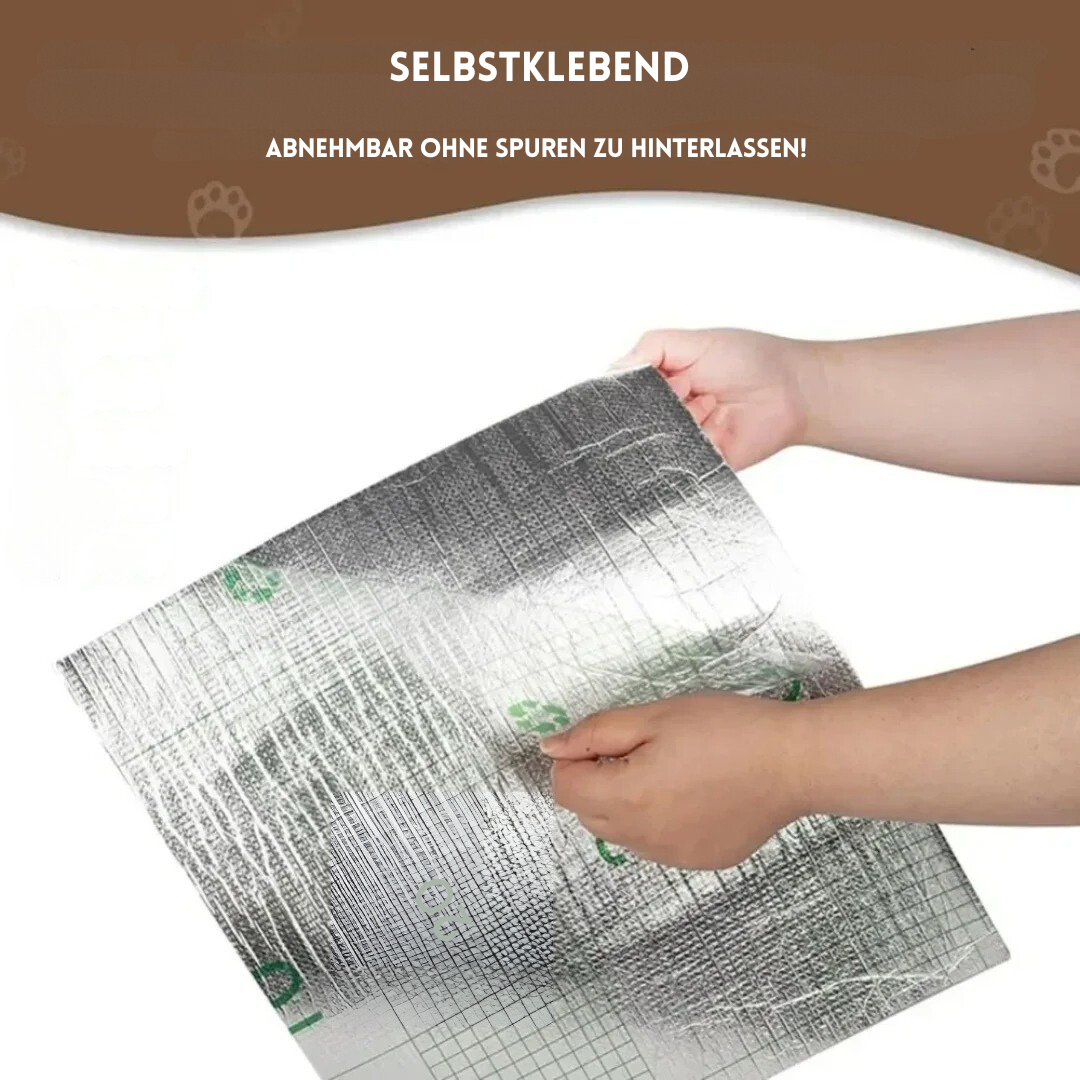 Transparenter Kratzschutz für Katzen. Robuste, selbstklebende Möbelschutzmatte, individuell zuschneidbar für alle Möbel.