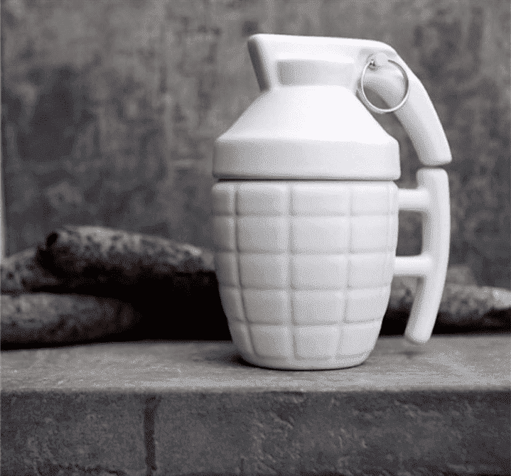 Stilvolle Granaten-Tasse mit Deckel als Kaffeetasse oder Teetasse. Außergewöhnliches Design, praktischer Deckel für Genuss.