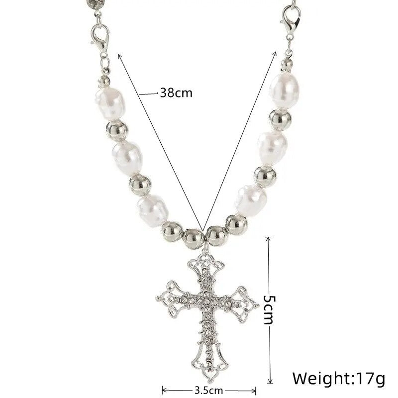 Damen Perlenkreuz Halskette, perfekt für besondere Anlässe. Edler Silberschmuck mit Perlen. Zeitloses Design.