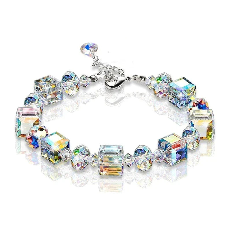 Damen Kristallarmband, kubisch geschliffen, rundes Design. Eleganter Silberschmuck für Frauen.