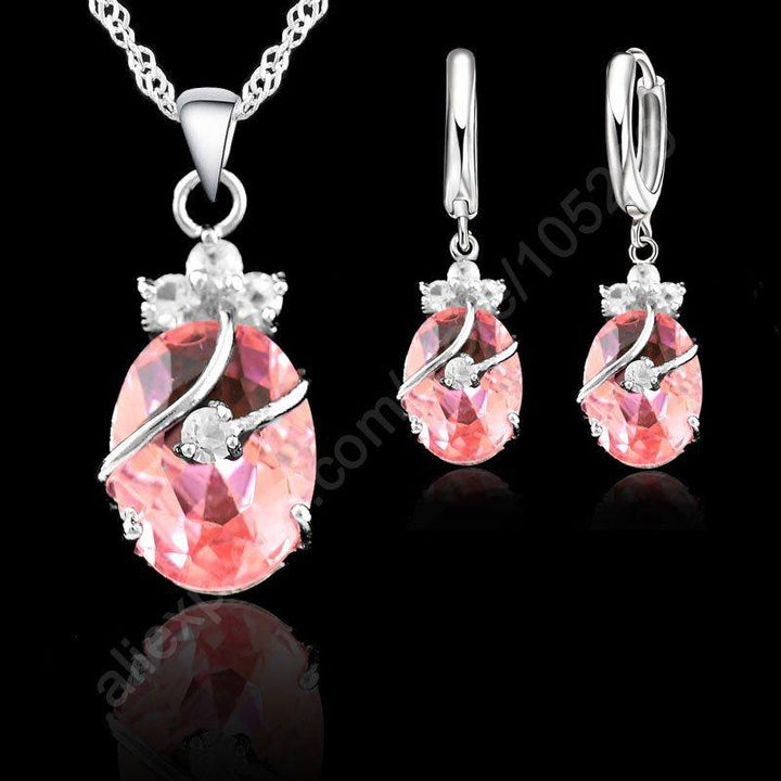 Glänzendes Damen Schmuckset: ovale Kristall-Halskette und passende Kristall-Ohrringe aus 925er Sterlingsilber.