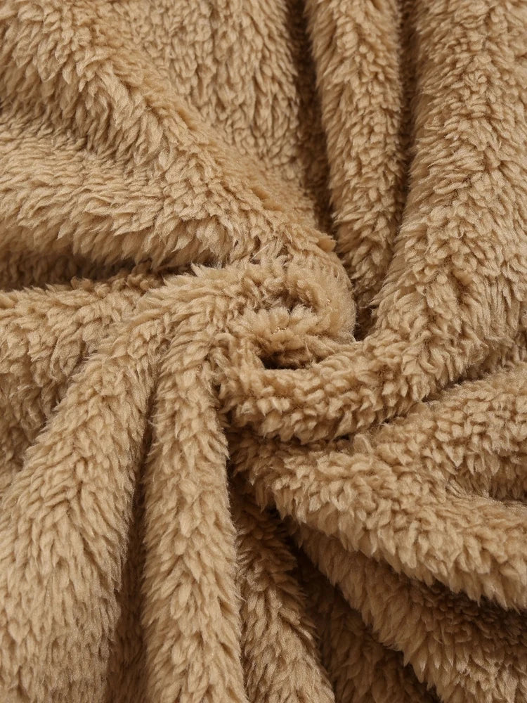 Warme Unisex Kuschelhose Cara in Weiß. Perfekte Loungewear und Jogginghose für den Winterzauber.