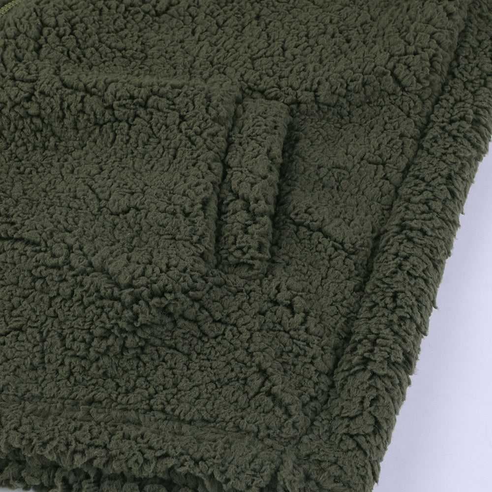 Gemütlicher Damen Teddy-Kapuzen-Cardigan: Perfekte Plüsch-Winterjacke für lässige Looks.
