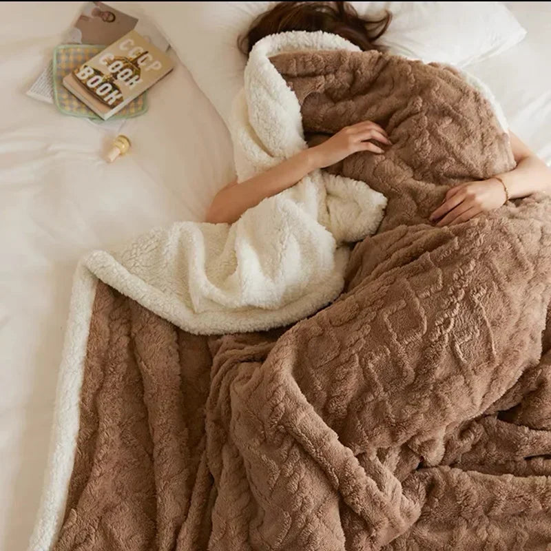 Warme Winterdecke für gemütliche Abende zuhause. Weiche, kuschelige Luxus-Wohndecke für Ihr Bett oder Sofa.