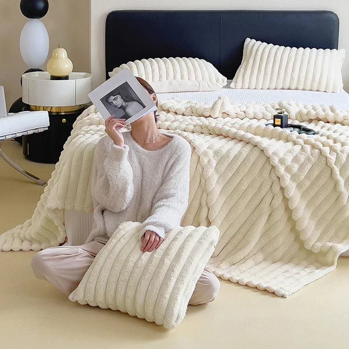 Warme Kuscheldecke für Winter & Herbst. Dicke Plüschdecke für gemütliche Stunden zu Hause.