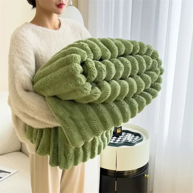 Stylische Wohndecke aus Plüsch. Gemütliche, weiche Decke, die Ihr Wohnzimmer aufwertet.