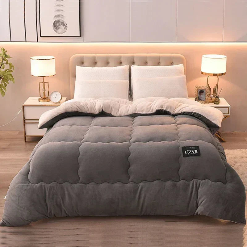 Kuschelige Winterdecke aus Flanell-Fleece und Wolle. Weiche, wärmende Überwurfdecke für gemütliche Abende.