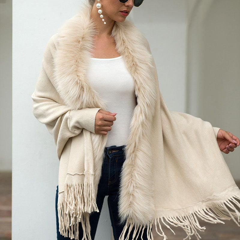 Stilvoller, warmer Herbstschal für Damen in Aprikose, eine elegante Geschenkidee für modebewusste Frauen.