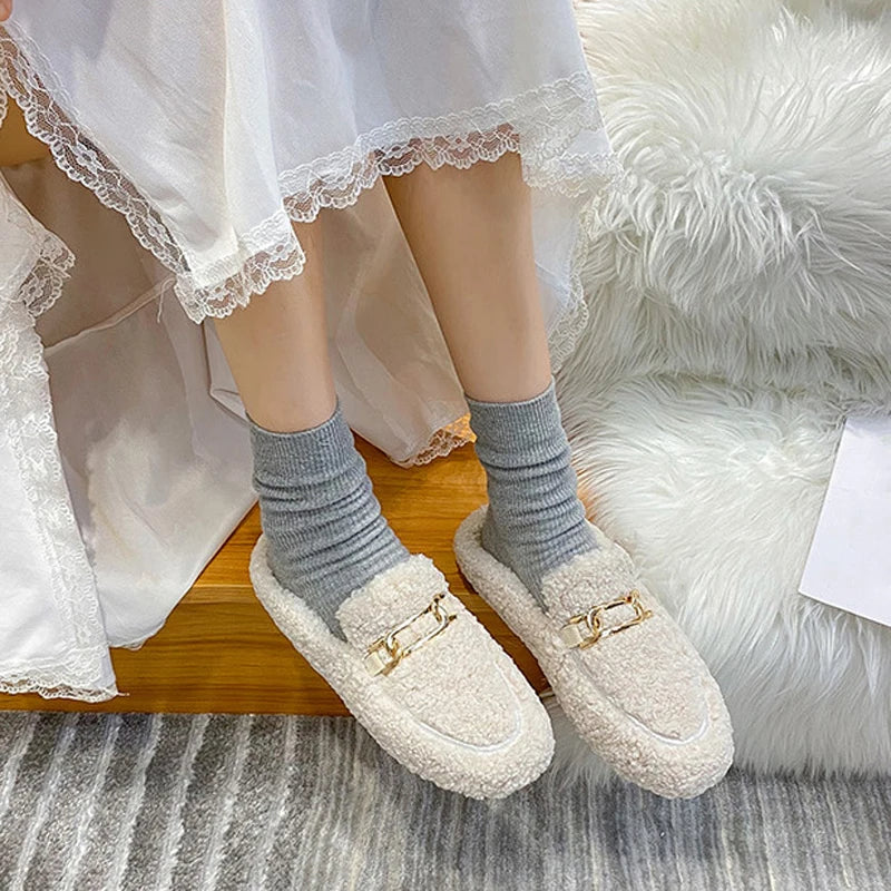 Schicker Damen Winter Loafer, warm gefütterter Mokassin für kalte Tage, stilvoller und bequemer Winterschuh.