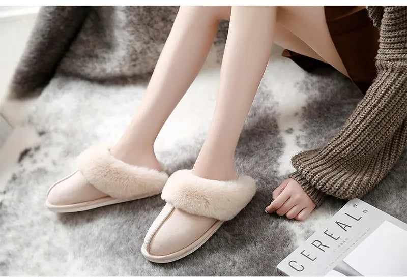 Geschenkidee Damen Hausschuhe: Kuschelige Winterpantoffeln, die für warme Füße und pure Gemütlichkeit sorgen. Perfektes Präsent.
