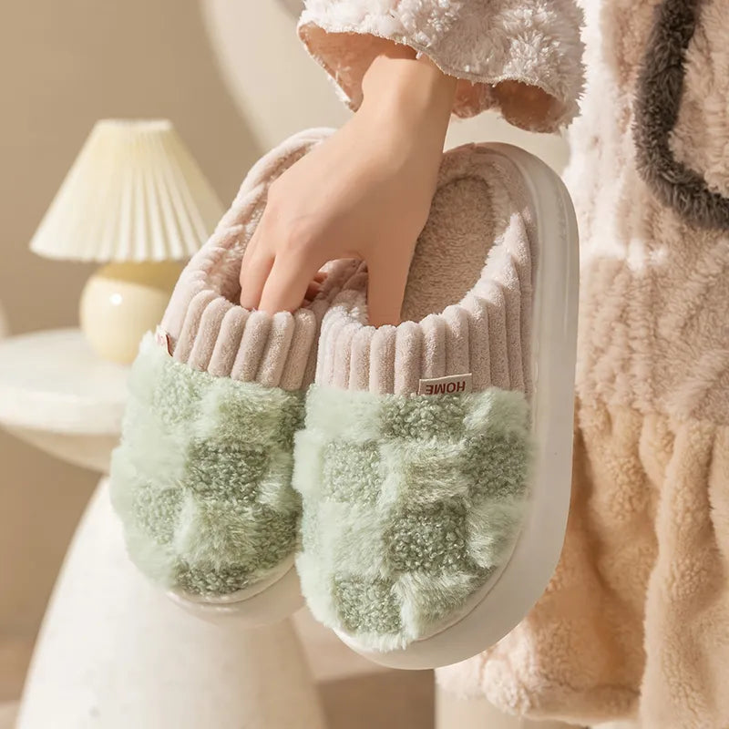 Gemütliche Damen Winterhausschuhe, perfekt für kalte Böden und maximalen Komfort.