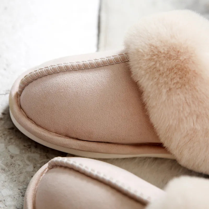 Damen Wohnzimmer Schuhe: Superweiche und warme Hausschuhe, die Ihre Füße im Herbst und Winter kuschelig halten.