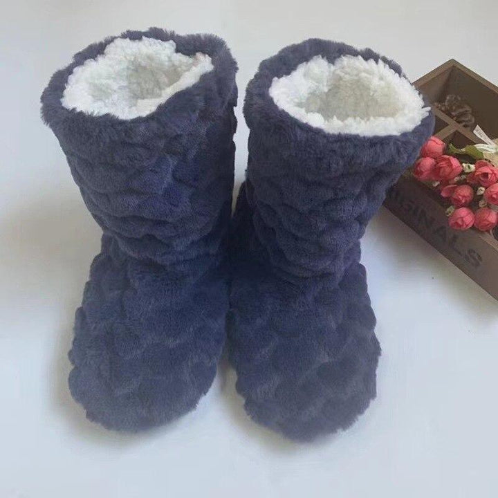 Warme Damen Winterhausschuhe aus weichem Plüsch, bieten optimalen Komfort für kalte Wintertage. Perfekt für zuhause.
