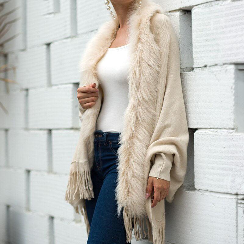 Eleganter, warmer Damen Herbstschal in Aprikose für stilvolle Herbst- und Winteroutfits.
