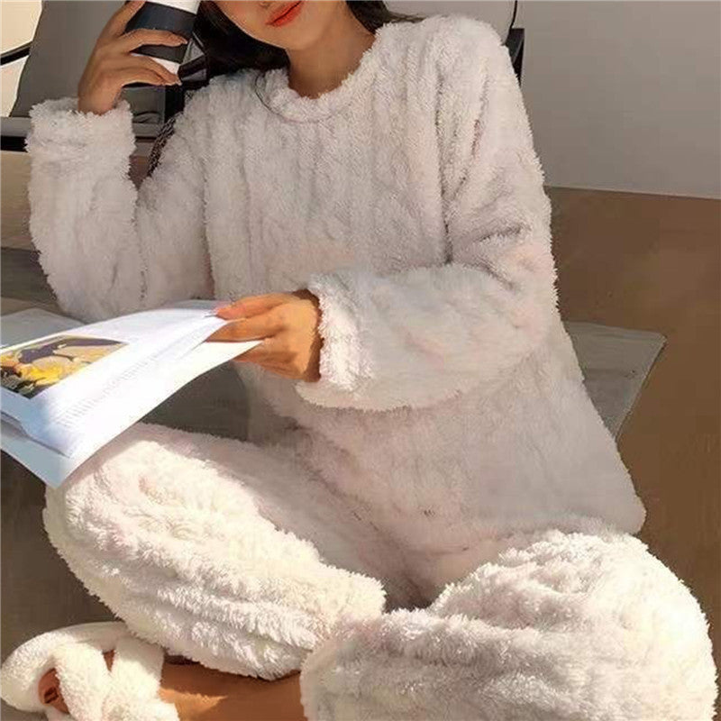 Komfortables Damen Pyjama Set Amy mit langen Ärmeln, perfekt als Loungewear und Nachtwäsche.