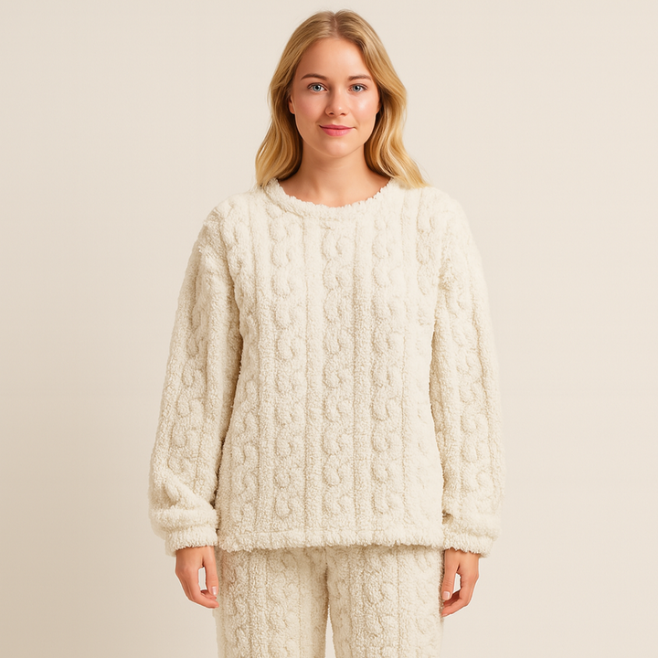 Warmer Damen Zweiteiler Schlafanzug Amy mit langen Ärmeln, ideal für kalte Nächte und gemütliche Abende.