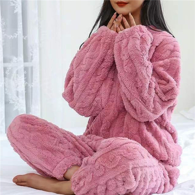 Gemütliche Damen Nachtwäsche Amy mit langen Ärmeln und Zopfmuster, für entspannte Stunden zu Hause.