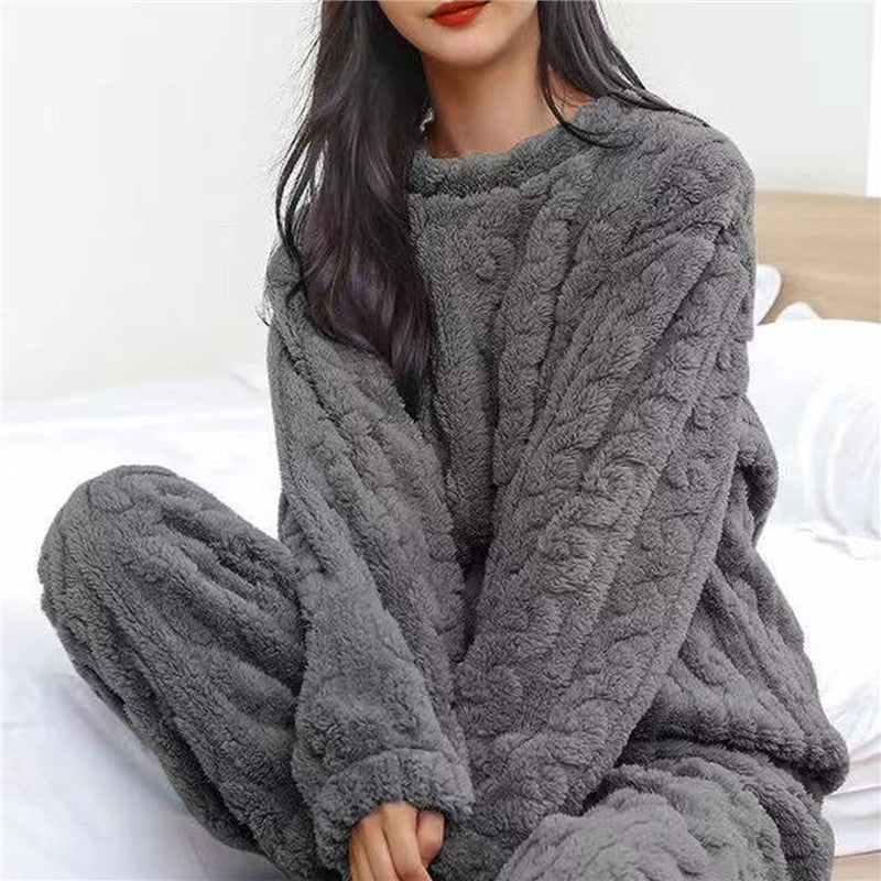 Weicher Damen Schlafanzug Amy mit langen Ärmeln, kuschelig und komfortabel für erholsamen Schlaf.