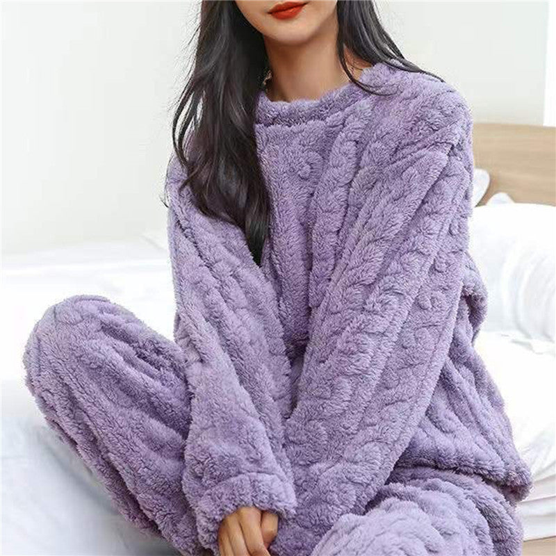 Eleganter Damen Freizeit- und Schlafanzug Amy mit langen Ärmeln, ein Muss für gemütliche Momente.