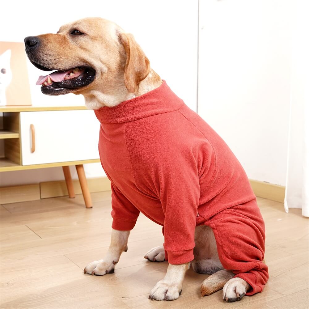 Gemütlicher Hundepyjama für große Rassen, kuschelige Winterkleidung für entspannte Nächte.