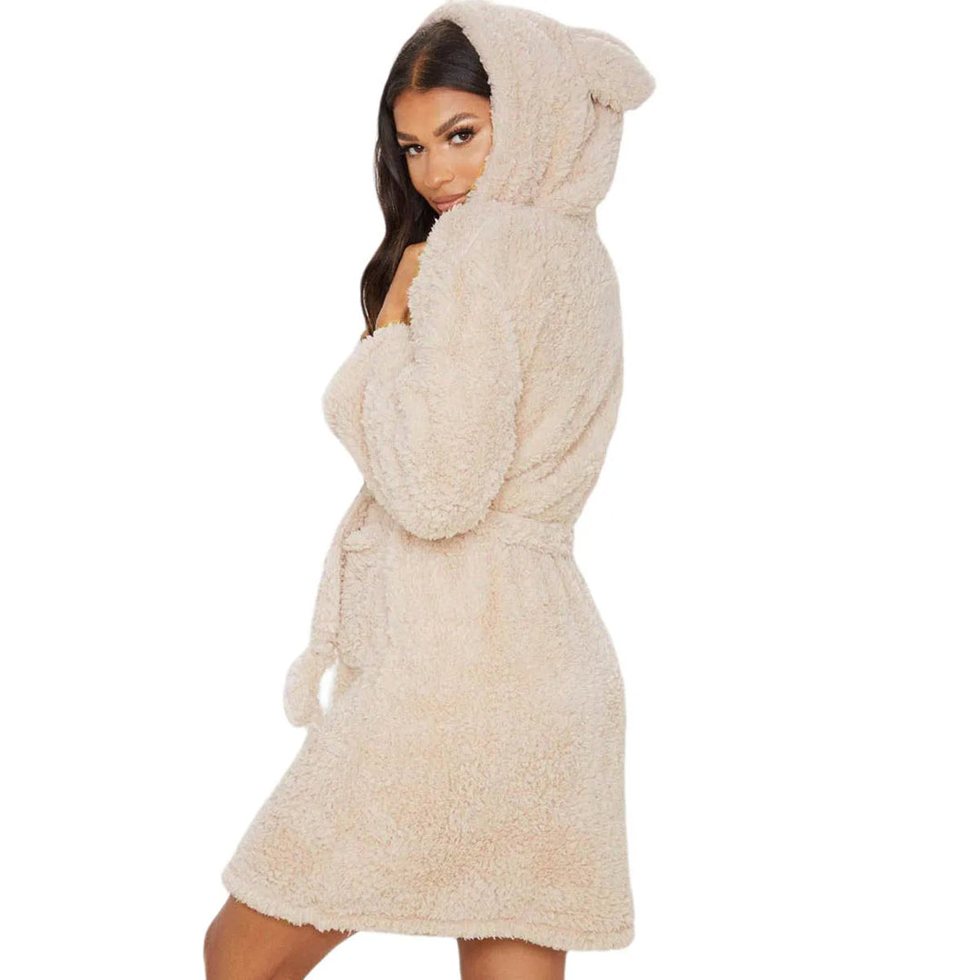 Gemütlicher Unisex Bademantel für wohlige Wärme im Winter und ganzjährige Entspannung zuhause.