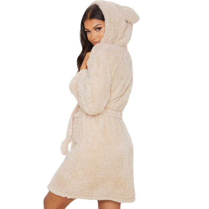 Gemütlicher Unisex Bademantel für wohlige Wärme im Winter und ganzjährige Entspannung zuhause.
