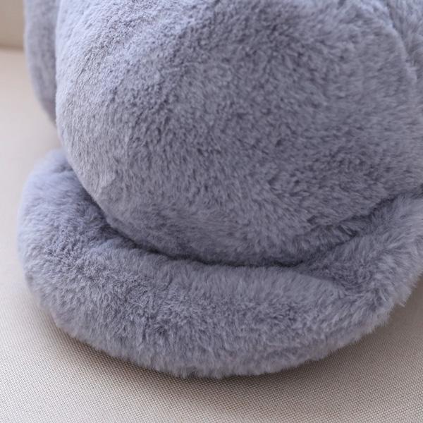 Modernes Plüsch Katzenkissen für Sofa & Bett. Ein weiches Kuschelkissen, ideal als Geschenkidee für Katzenliebhaber.