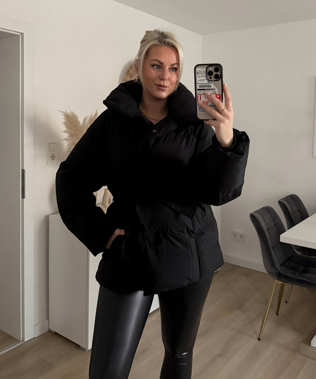 Warme Damen Herbstjacke, kurz, mit Gürtel, gesteppt, perfekt für den Übergang und Winter.