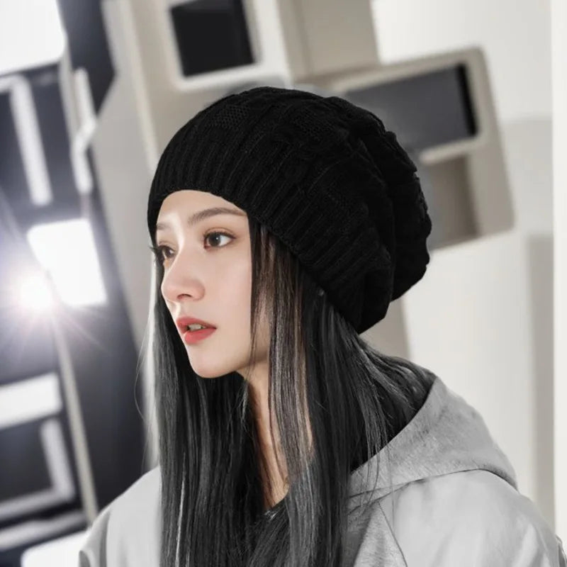 Gemütliche Damen Strickmütze Nina aus Polyester. Warme Winterbeanie für Damen, ideal für kühle Tage.
