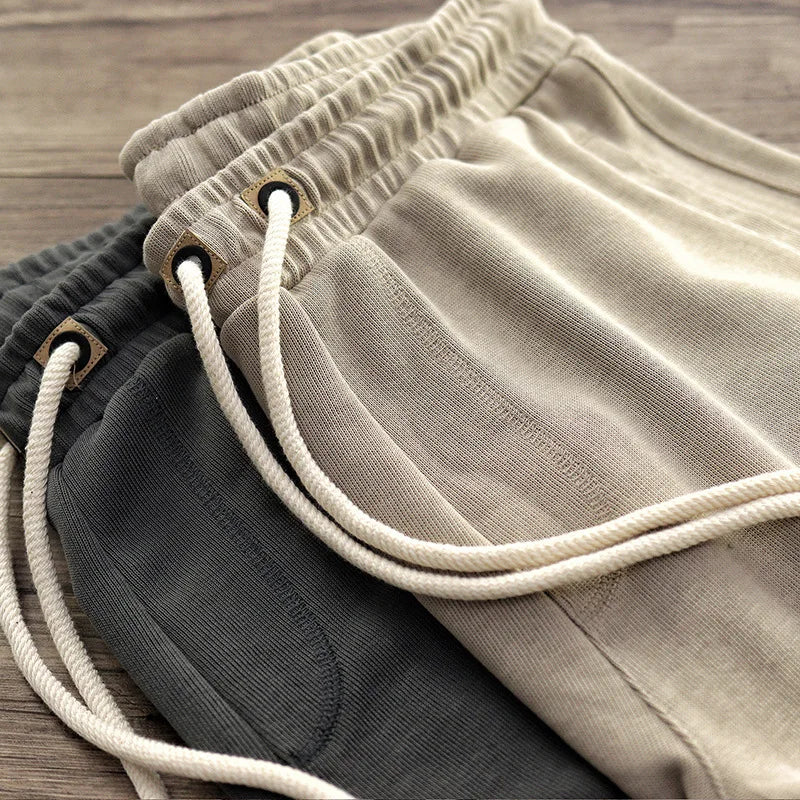 Komfortable Khaki Herren Bermuda Shorts, ideal für Urlaub, Strand und entspannte Tage.