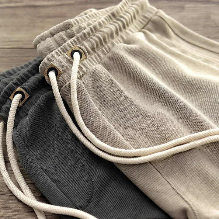 Komfortable Khaki Herren Bermuda Shorts, ideal für Urlaub, Strand und entspannte Tage.