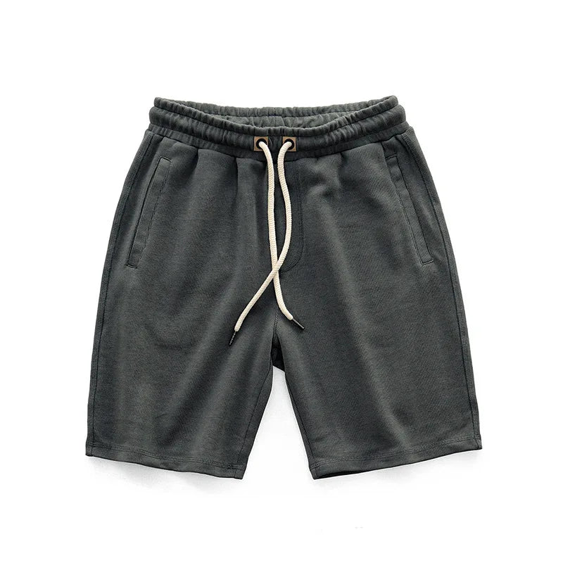 Modische Herren Bermudas in Khaki, lässiger Schnitt für Freizeit, Urlaub und warme Tage.