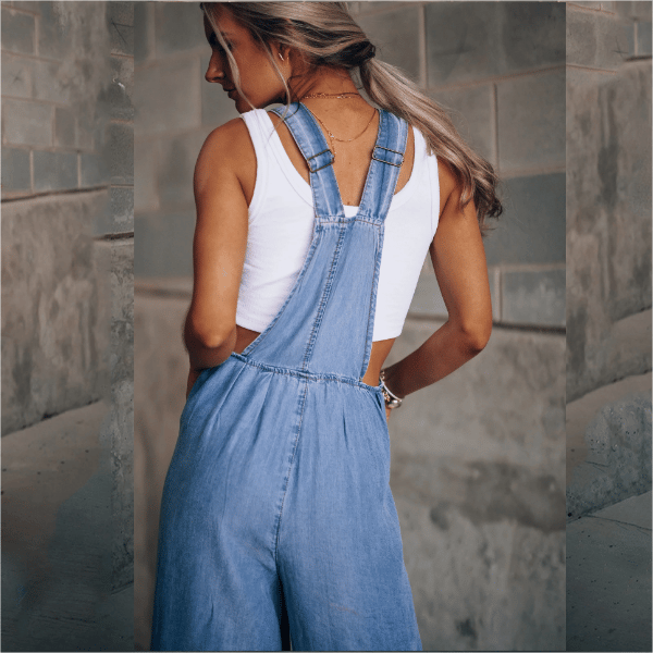 Vielseitiger Damen Denim Jumpsuit. Stilvoller Jeans-Overall für lässige Alltags- und Freizeitlooks.