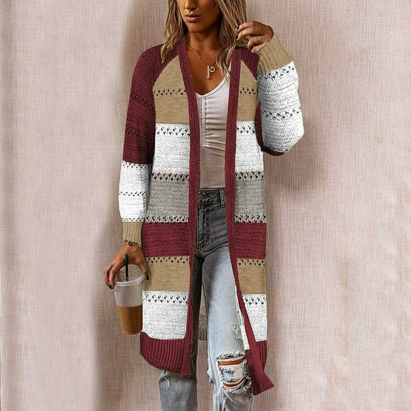 Bequemer, gestreifter Damen Cardigan als Langarm-Strickjacke. Vielseitige Freizeitmode für Frühling & Herbst.
